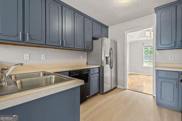 5873 Colonnade Drive, Rex, GA 30273