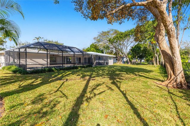 13905 SW 78th Ct, Palmetto Bay, FL 33158