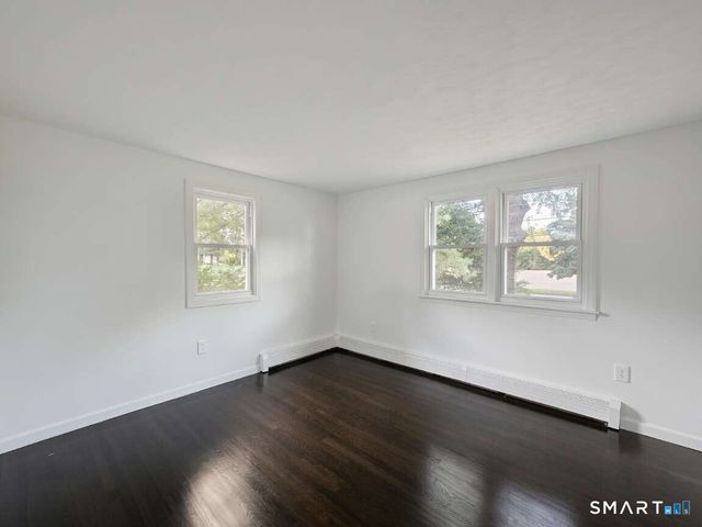 32 Simon Road, Enfield, CT 06082