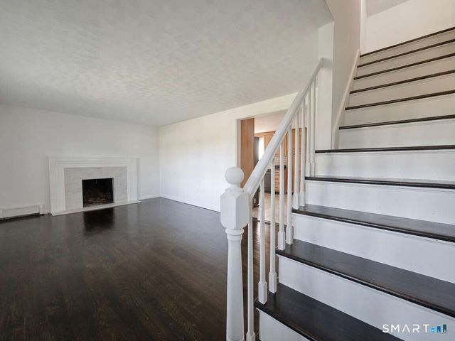 32 Simon Road, Enfield, CT 06082