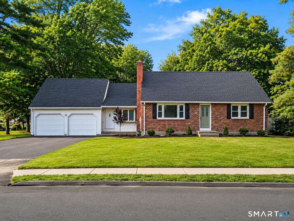 32 Simon Road, Enfield, CT 06082