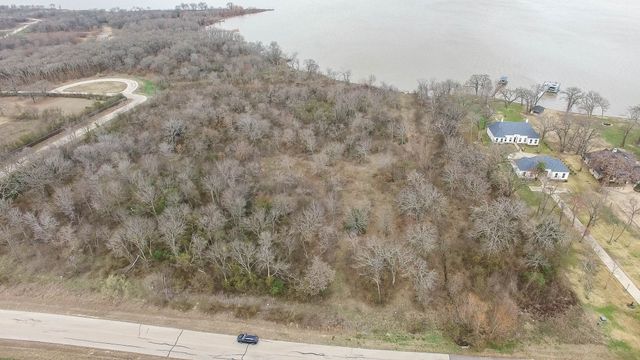 8615 Southern Shore Court, Kemp, TX 75143