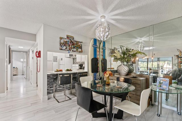 712 Sunny Pine Way E2, Greenacres, FL 33415