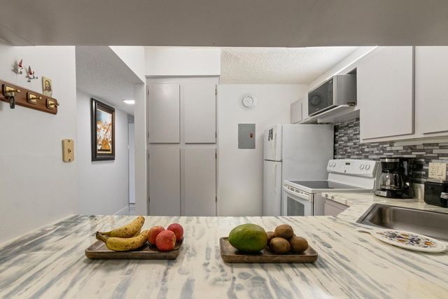 712 Sunny Pine Way E2, Greenacres, FL 33415