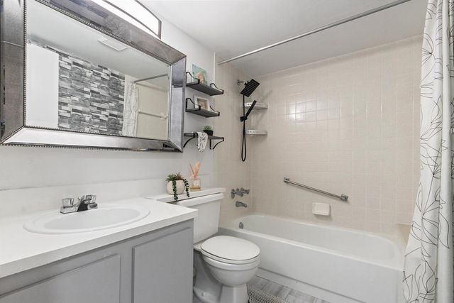 712 Sunny Pine Way E2, Greenacres, FL 33415