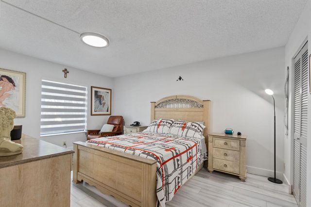 712 Sunny Pine Way E2, Greenacres, FL 33415