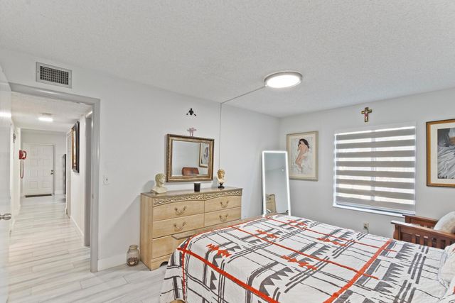 712 Sunny Pine Way E2, Greenacres, FL 33415