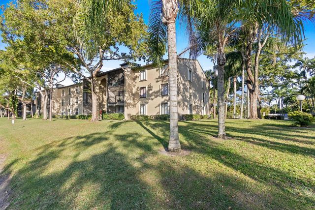 712 Sunny Pine Way E2, Greenacres, FL 33415