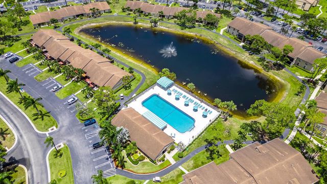 712 Sunny Pine Way E2, Greenacres, FL 33415