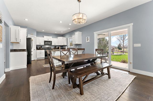 112 Lavender Court, New Carlisle, IN 46552