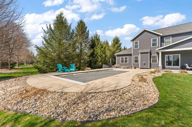 112 Lavender Court, New Carlisle, IN 46552