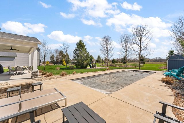 112 Lavender Court, New Carlisle, IN 46552
