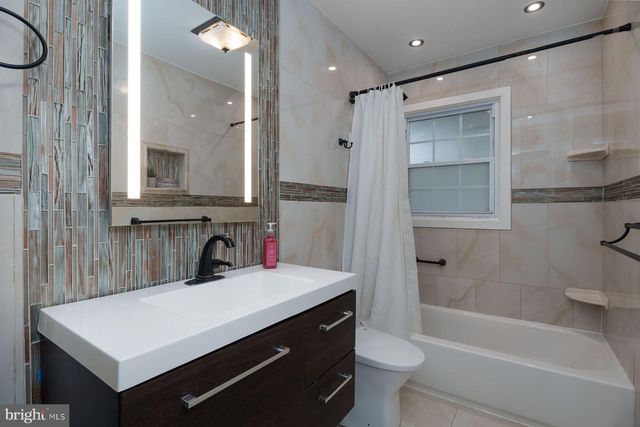 2025 OAK TREE RD, Edison, NJ 08820