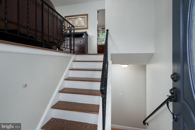 2025 OAK TREE RD, Edison, NJ 08820