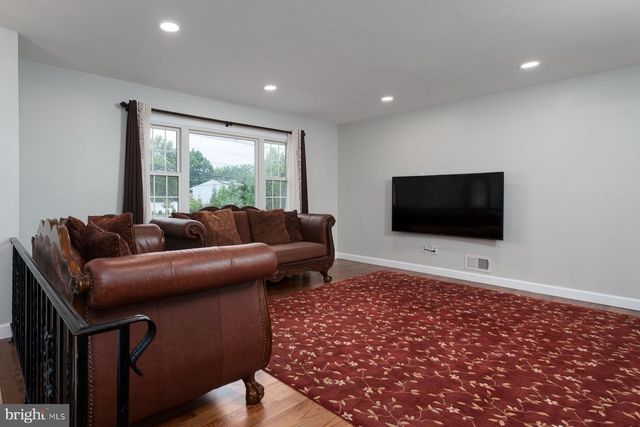 2025 OAK TREE RD, Edison, NJ 08820