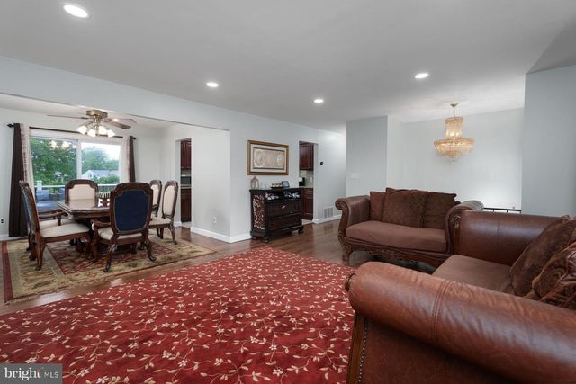 2025 OAK TREE RD, Edison, NJ 08820