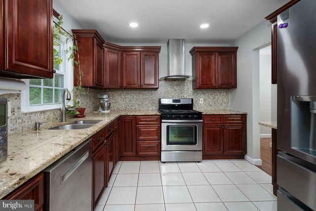 2025 OAK TREE RD, Edison, NJ 08820