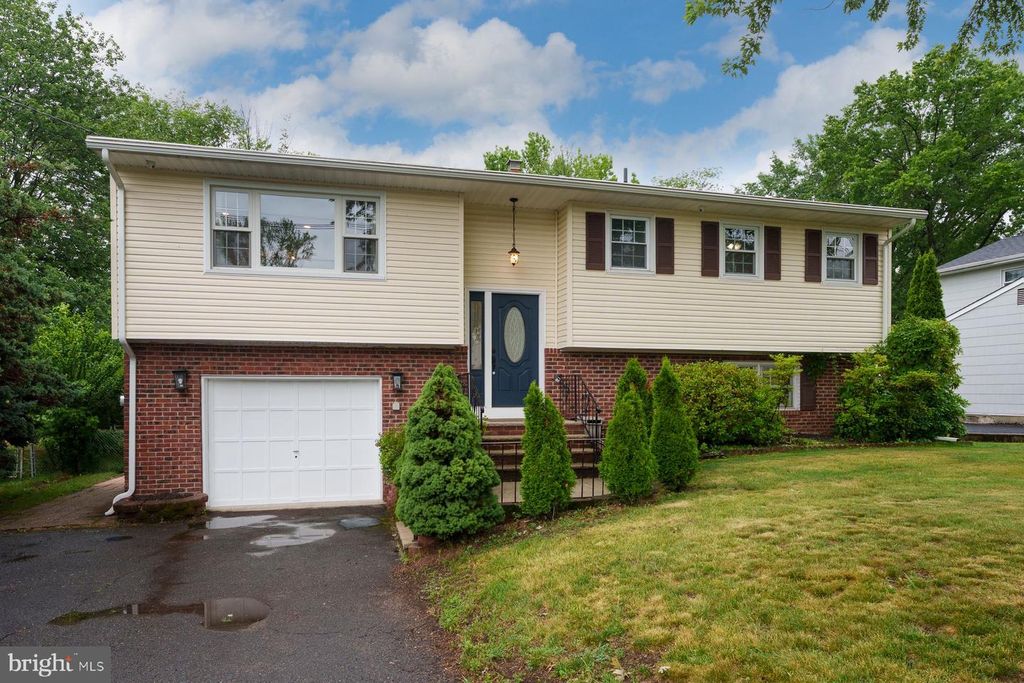 2025 OAK TREE RD, Edison, NJ 08820