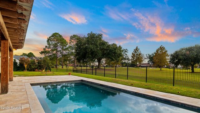 204 Inverness Lane, Broussard, LA 70518