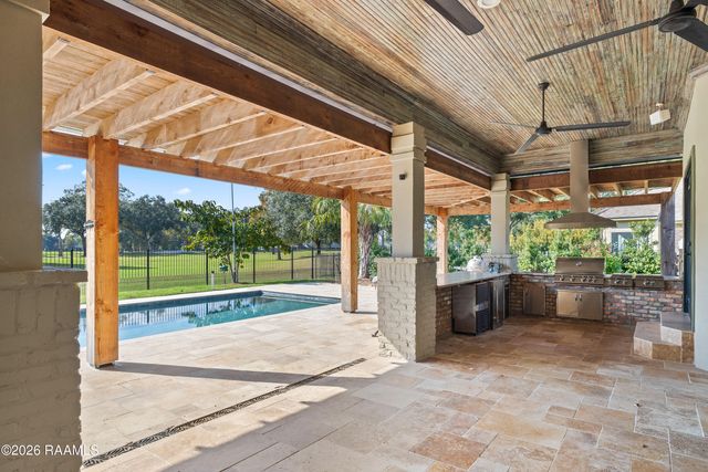 204 Inverness Lane, Broussard, LA 70518