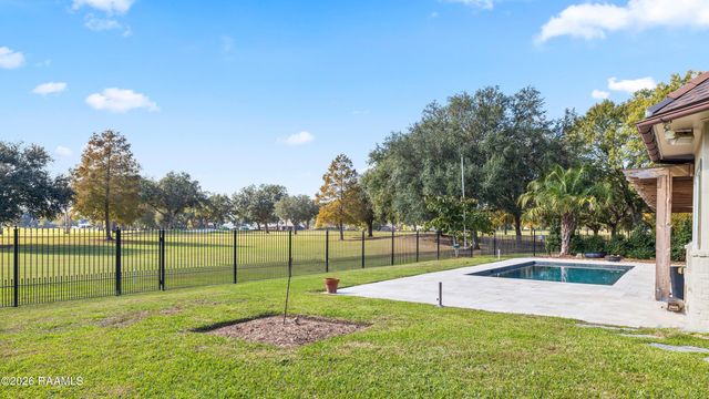 204 Inverness Lane, Broussard, LA 70518
