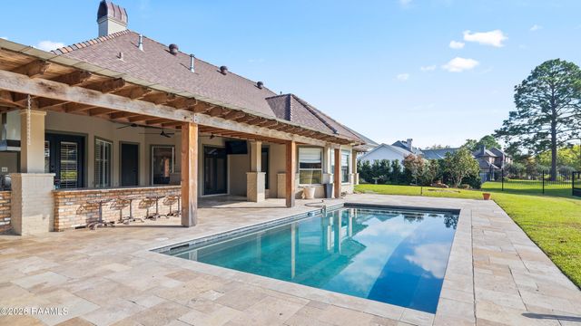 204 Inverness Lane, Broussard, LA 70518