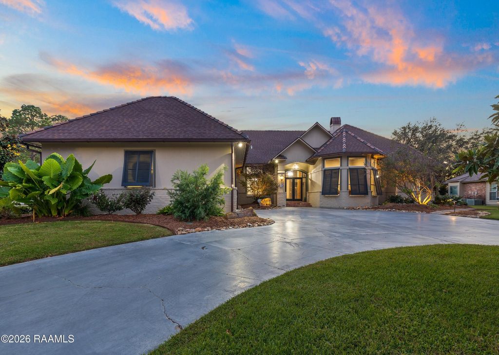 204 Inverness Lane, Broussard, LA 70518