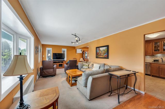 34 Oak Street, Hicksville, NY 11801