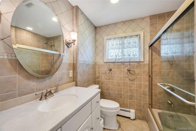 34 Oak Street, Hicksville, NY 11801