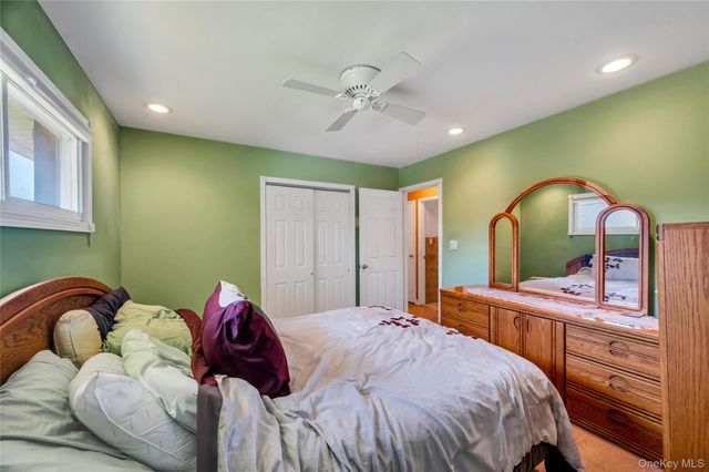 34 Oak Street, Hicksville, NY 11801