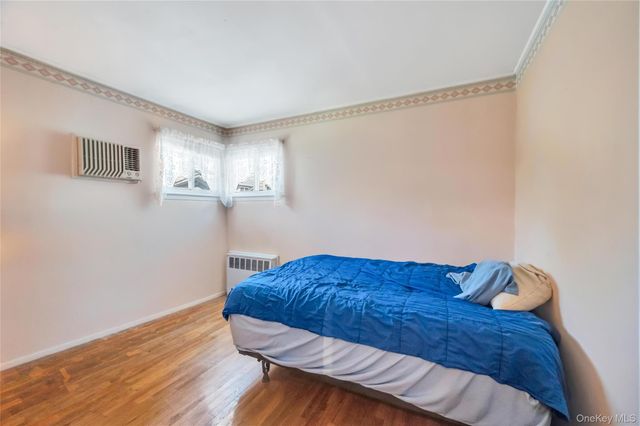34 Oak Street, Hicksville, NY 11801