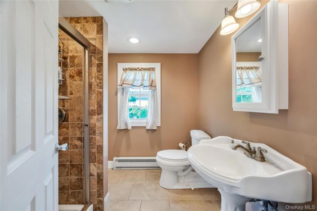 34 Oak Street, Hicksville, NY 11801