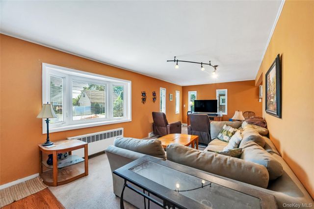 34 Oak Street, Hicksville, NY 11801