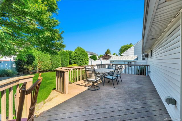 34 Oak Street, Hicksville, NY 11801