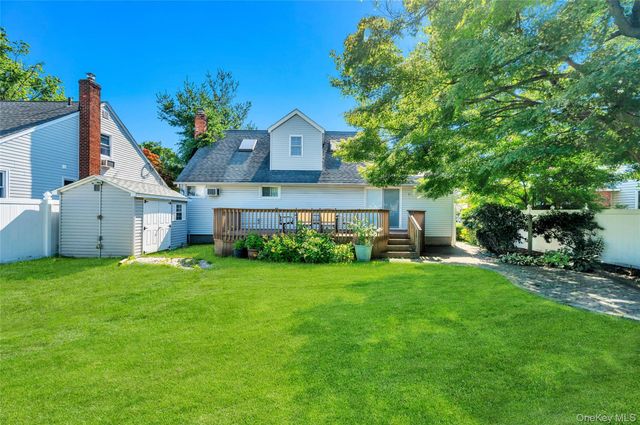 34 Oak Street, Hicksville, NY 11801