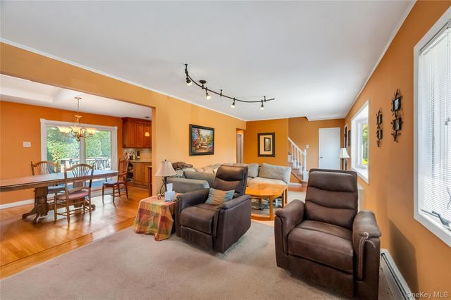34 Oak Street, Hicksville, NY 11801