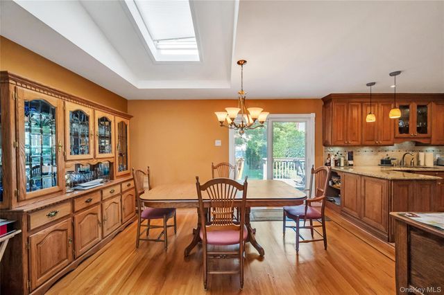 34 Oak Street, Hicksville, NY 11801