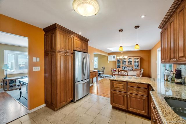 34 Oak Street, Hicksville, NY 11801