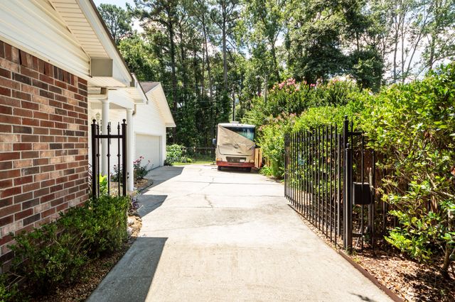 5717 San Flora Avenue, Ravenel, SC 29470
