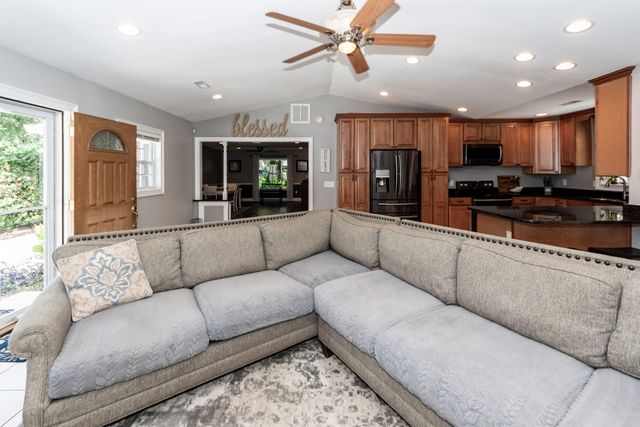 5717 San Flora Avenue, Ravenel, SC 29470