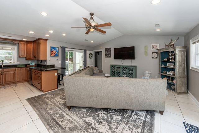 5717 San Flora Avenue, Ravenel, SC 29470