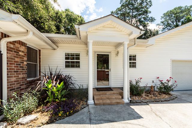5717 San Flora Avenue, Ravenel, SC 29470
