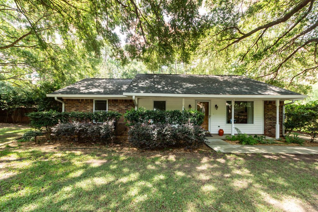 5717 San Flora Avenue, Ravenel, SC 29470