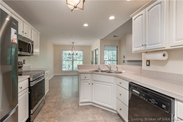 807 S Indiana Avenue 6, Sellersburg, IN 47172