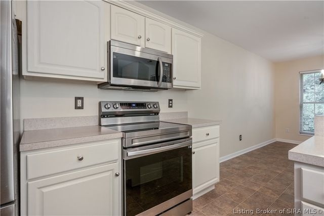 807 S Indiana Avenue 6, Sellersburg, IN 47172