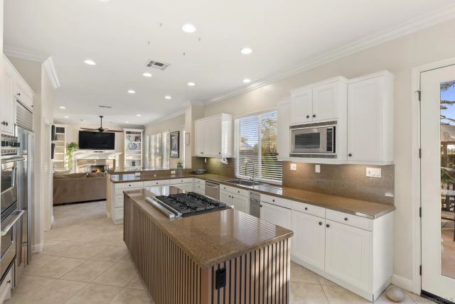 5255 Greenwillow Ln, San Diego, CA 92130