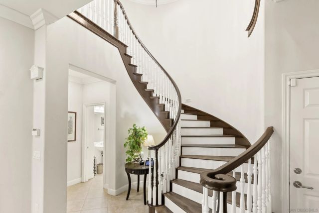 5255 Greenwillow Ln, San Diego, CA 92130