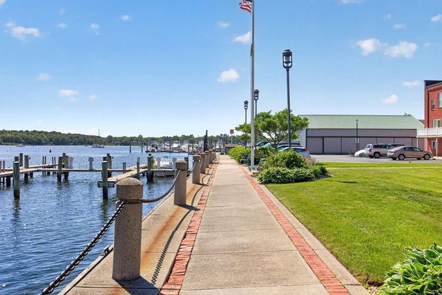 45 Main St 37, Wareham, MA 02571