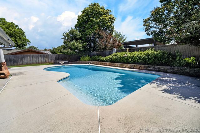 6415 S Knoxville Avenue, Tulsa, OK 74136