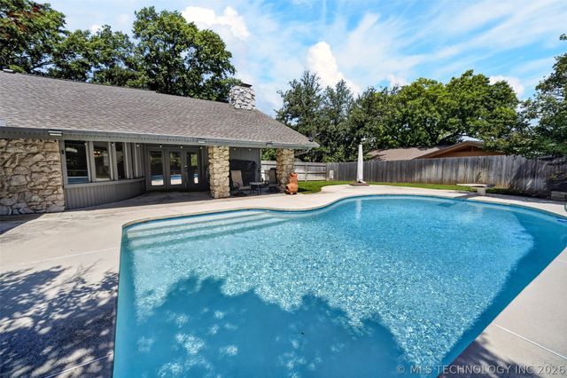 6415 S Knoxville Avenue, Tulsa, OK 74136
